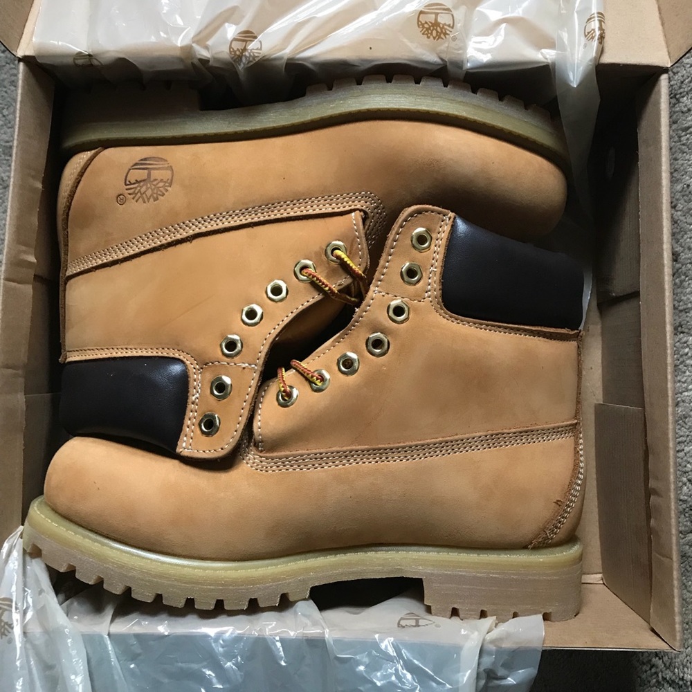 MEN'S 6-INCH WATERPROOF TIMBERLAND BOOTS  ((7.5))